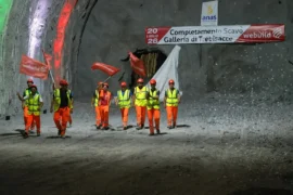 Ser ljuset i längsta vägtunneln Thumbnail