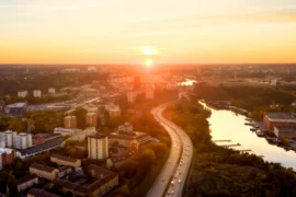 Branschen sågar ”byggbromsarna” i Stockholm Thumbnail