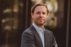 Toppstrid i Fastator – vd:n hoppar av efter tre månader Thumbnail